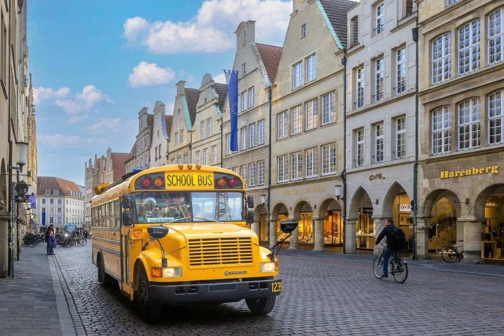 gelber US-schoolbus in Münster