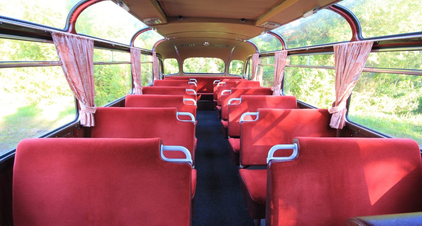 Innenraum vom Oldtimerbus Mercedes Benz in Hamburg