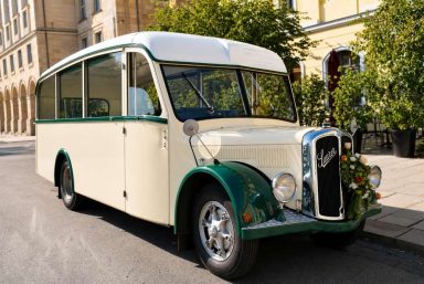 Oldtimerbus Saurer am Gewandhaus in Dresden